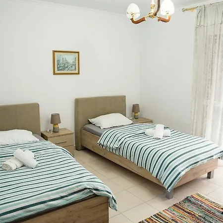 Blloku Check-in 24 Apartman